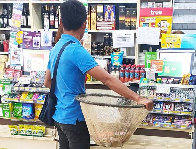 Going Meme Thai Shoppers Get Creative After Plastic Bag Ban