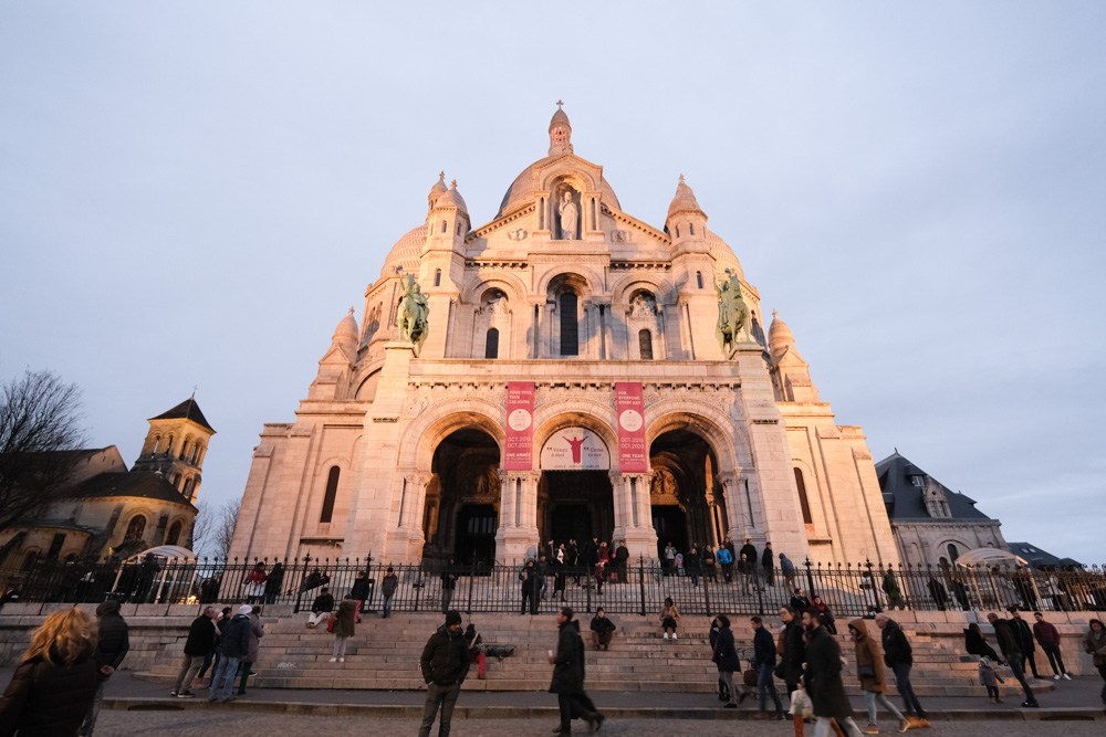 蒙馬特丘陵, 紅磨坊, 穿牆人, 聖心堂, 巴黎景點, 我愛你牆, 愛牆, 藝術家村