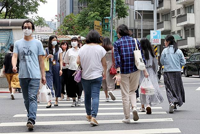 勞動部1日發布最新減班休息（俗稱無薪假）統計，目前有2,620家、17,215人實施無薪假。本報系資料庫