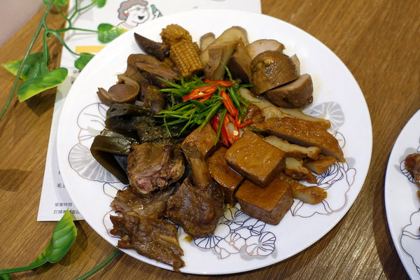 西門町好吃滷味-Miss酒香滷味，台北西門好吃冷滷味，初戀沙拉、懶人鴨翅美味不沾手，看電影、追劇、聊天解饞點心
