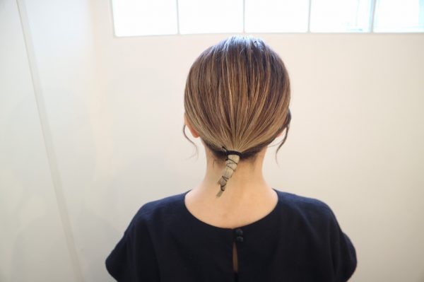 ひとつ結びさえできれば簡単 暑い日の 首元すっきり ヘアアレンジ