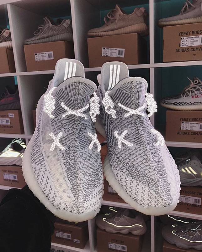 Kaws x yeezy hot sale boost 35