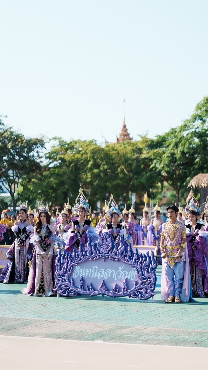 พาเหรดสีม่วง69
