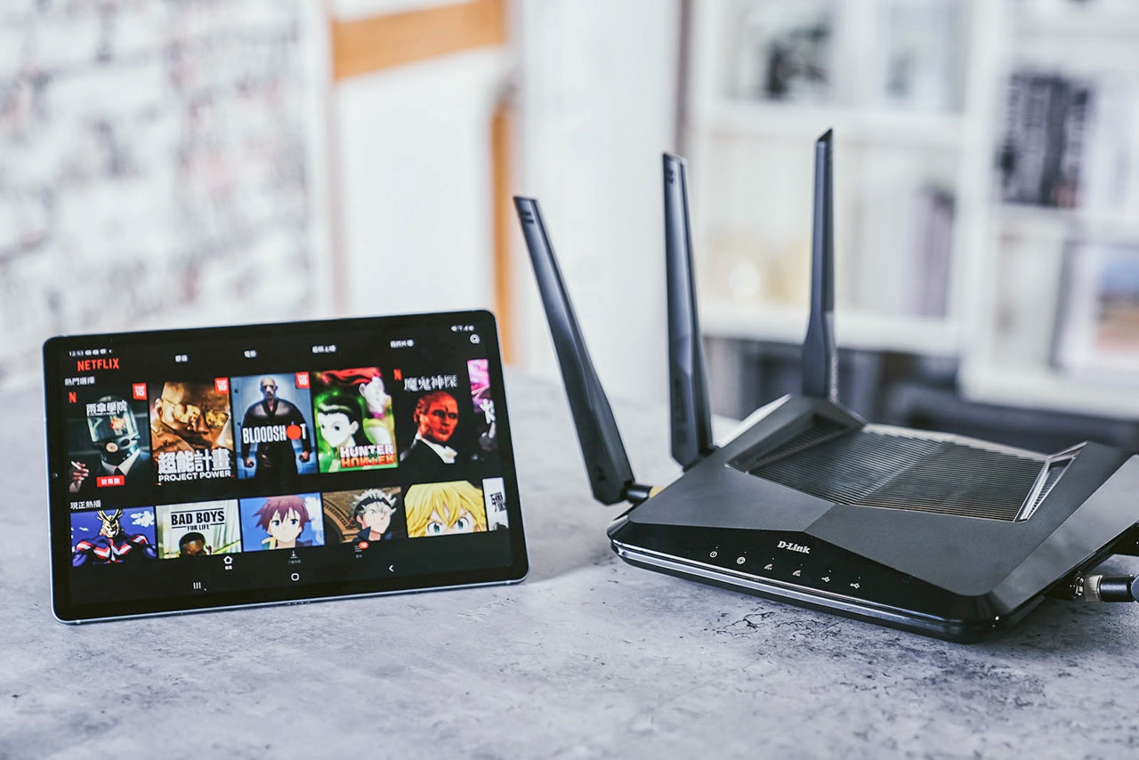喜愛追劇人最痛恨的就是畫面出現「轉圈圈」，而 D-Link DIR-X5460 可提供多裝置同時連網的高效率，就算是幾個人同時觀看 4K 超高畫質影片也不會卡卡！