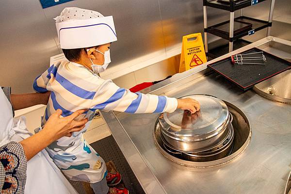 【宜蘭景點】溪和水產觀光工廠-2021年全新開幕！好玩又有趣的漫畫式簡介，多種免費海鮮試吃，飯糰ＤＩＹ與現煮海鮮ＤＩＹ活動玩不膩，美味多種魚料理，門票全抵消費的必玩室內景點