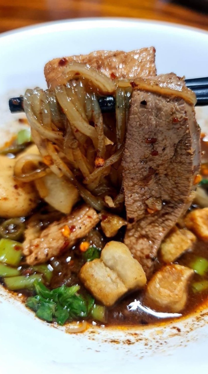 ก๋วยเตี๋ยวเรือน้ำตกหมูหมักอยุธยารสเด็ด!byเจ๊นุช
