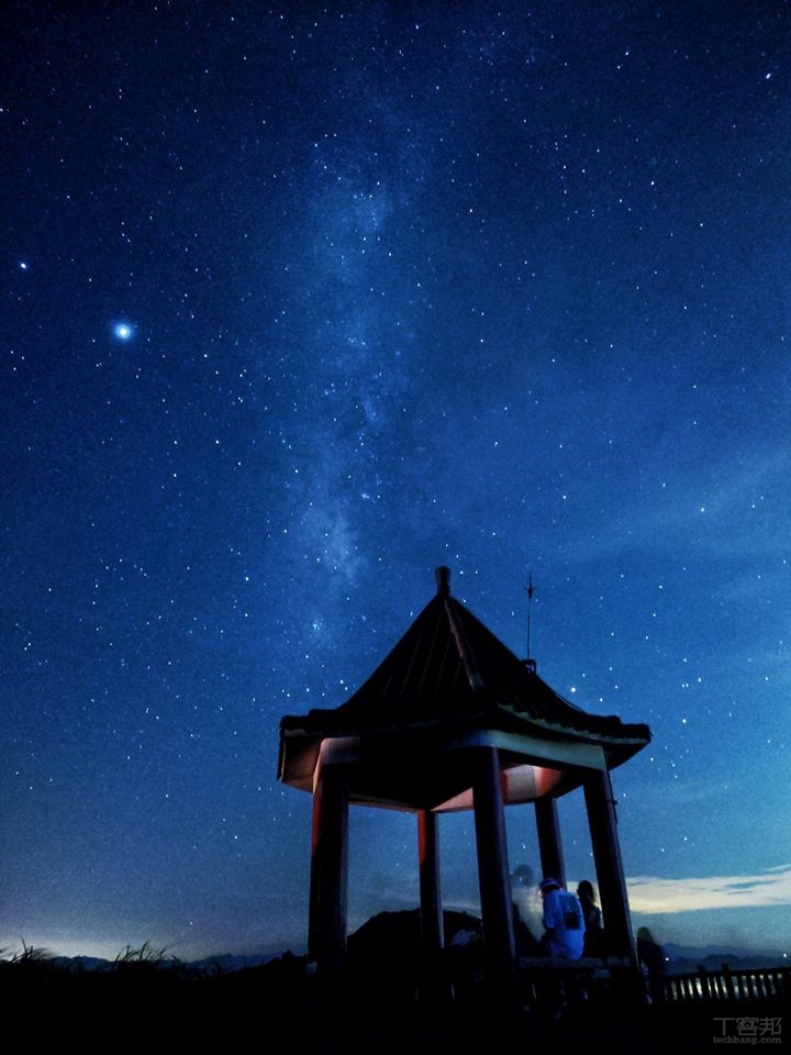 Sony Xperia 1 II，24mm、15s、f/1.7、ISO 1600（Snapseed 後製調整）