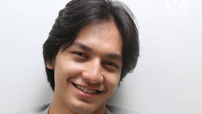 Pemain film Surat Cinta Untuk Starla, Jefri Nichol