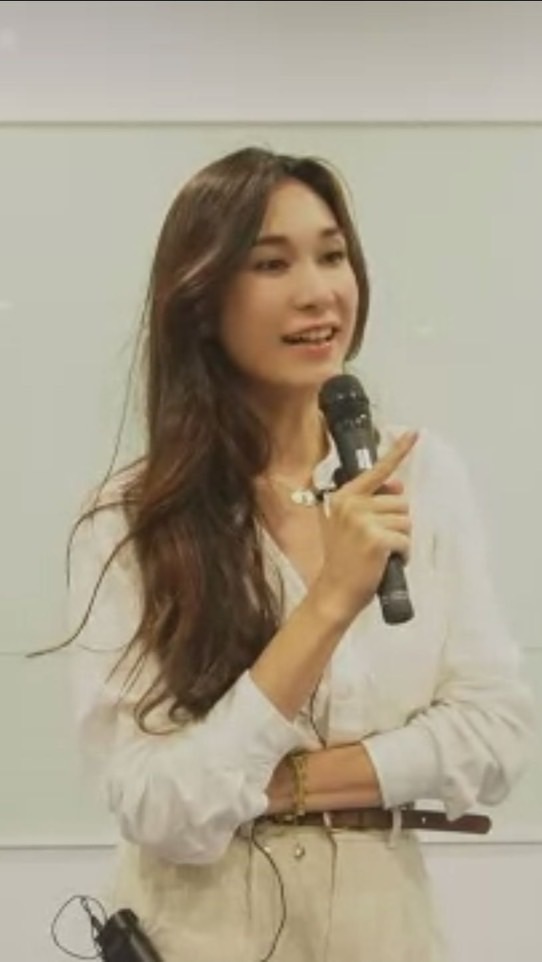 ขายและขยายธุรกิจ
