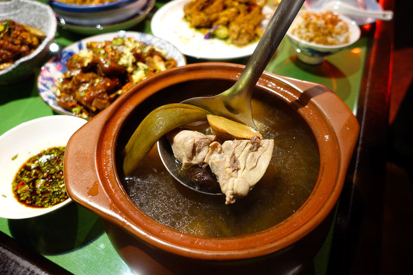 台式餐酒館台北-罔市台式餐酒館，中山區台式餐酒館聚餐，台北不限時台菜餐廳，精緻酒家菜，適合晚餐和宵夜夜晚限定的台式創意餐酒館
