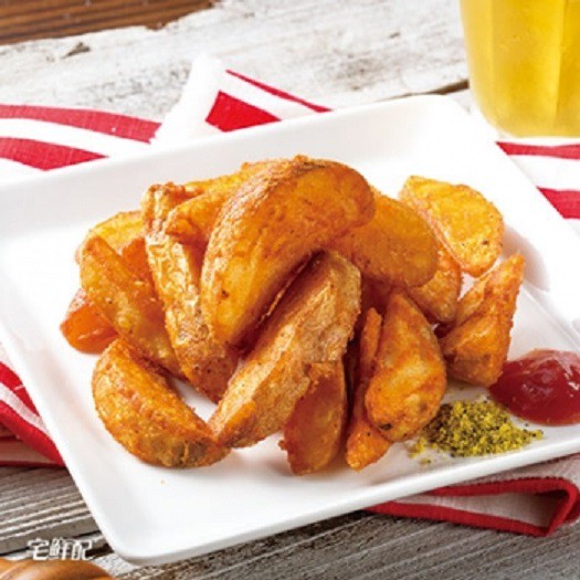 精選厚實馬鈴薯條 外脆內綿令人胃口大開 美國天然馬鈴薯製成的楔型薯條，外脆內綿令人胃口大開。金黃的外觀、酥脆的質地以及濃郁的馬鈴薯風味，足以滿足老饕的口感。 有效期限：標示於產品包裝上 保存方式：冷凍