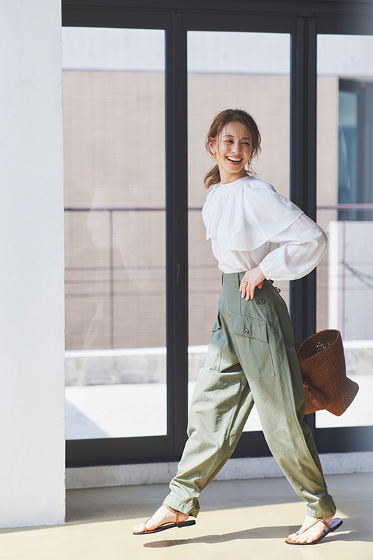 人気再燃 カーゴパンツ のon Offコーデ この春はどう着る 春のカジュアルスタイリング Domani