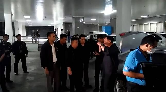หิ้วสารวัตรสืบสวนนครปฐม ต้องสงสัยขับคัมรี่พา