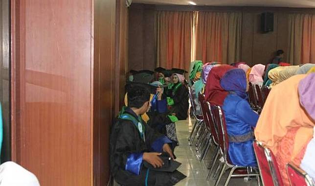 Wisuda di Indonesia Itu Ribet, Nih 7 Alasannya