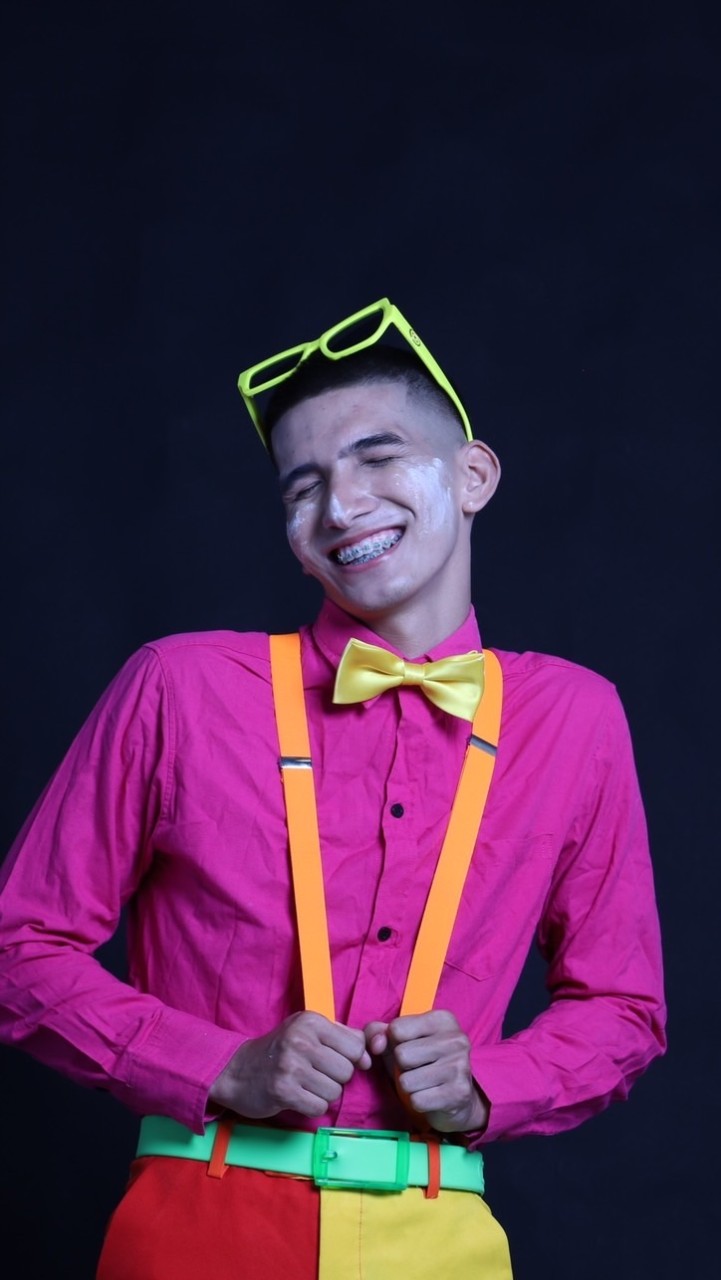ผมโอมยิ้มเก่งอารมณ์ดีเอวหวานสุดหล่อและหล่อสุด