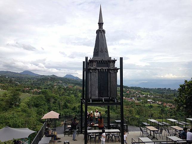 5 Tempat Wisata Kuliner Dengan View Alam Paling Seru Di