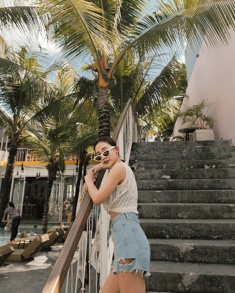 輕薄針織面料/羅紋下襬/短版版型 商品長度/短版商品版型/適中商品厚薄/適中商品彈性/佳 *此款材質特性，不宜使用衣架吊掛，建議平放 / 避免摩擦