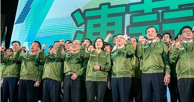 「飛行夾克之爭」　民進黨：我們是原創者