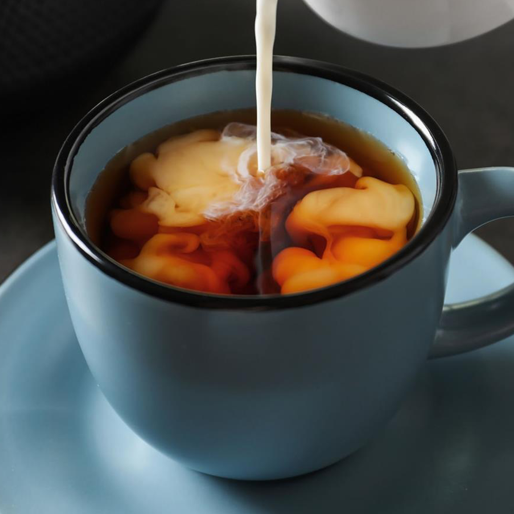 來自日月潭的阿薩姆紅茶，搭配紐西蘭乳源，泡出濃郁又回甘的真奶茶，網友的最愛就在歐可茶葉！