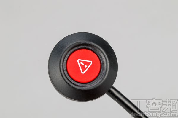 手動鎖檔鍵另外接出的鎖檔按鍵，在緊急狀況可保護影像不被覆蓋。