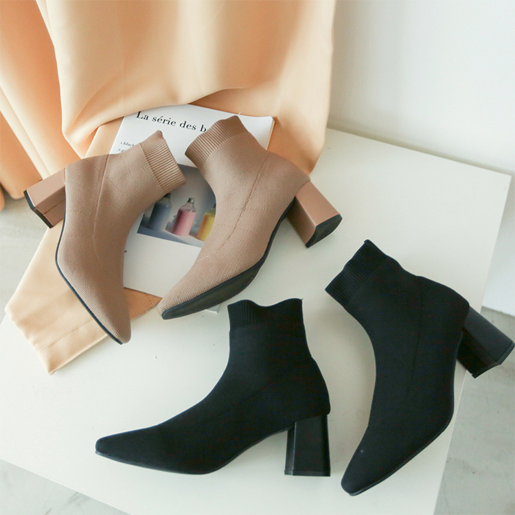 奶茶色 奶茶色穿搭 奶茶靴子 奶茶色鞋子 短靴女