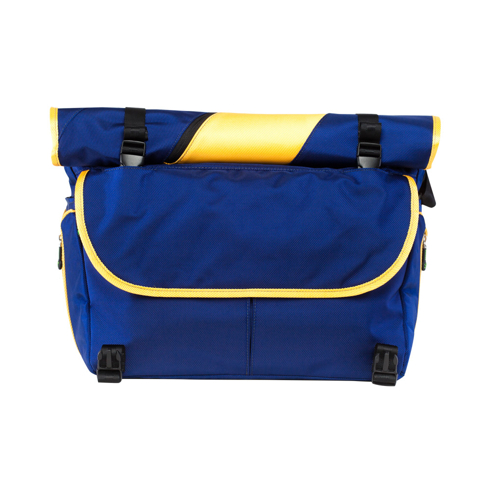 主要材質為 1680D 尼龍，經專業抗水處理高品質客製 YKK 拉鏈、鑰匙扣可掛行李箱雙層防潑水設計觸感柔軟的電腦層完整的收納空間具可拆可調式肩帶移動護肩、穩定帶多層式的收納隔間，及側邊取物設計台灣原