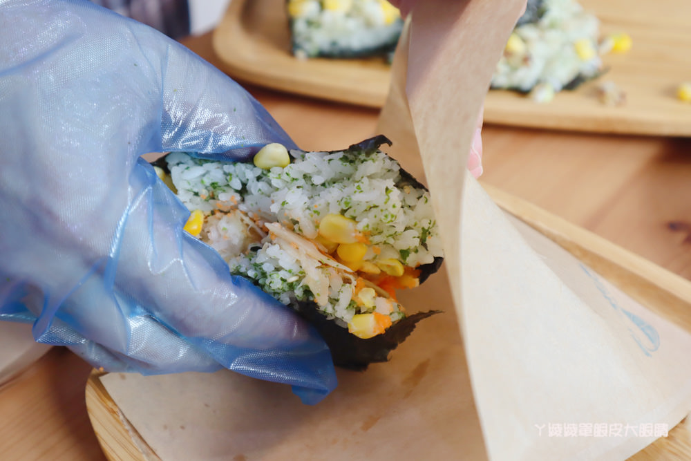 新竹竹北早餐推薦必吃！米八手作飯糰，比超商御飯糰還要大兩倍的巨無霸三角飯糰
