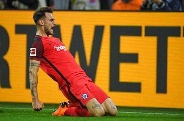 Danny Blum ketika berseragam Eintracht Frankfur. (Patrik Stollarz/AFP)