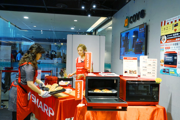 COVEx夏普展演活動，捷運小巨蛋站智慧生活館，結合咖啡店、家電體驗、廚藝教室、精選生活好物、特賣會，可場地租借且有網美牆打卡的主題式情境賣場