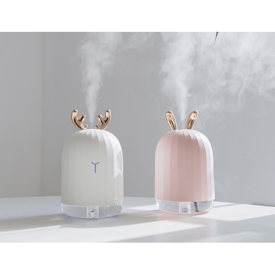 加濕器 01納米霧化 02淨化空氣 03滋潤皮膚 繞不開的補水 深層滋潤皮膚 將水打成分子狀態 讓肌膚更好的吸收 ·溫馨提示 建議使用幹淨的礦泉水或自來水 小身材大霧量 全新升級更大噴霧細膩保濕 ·默