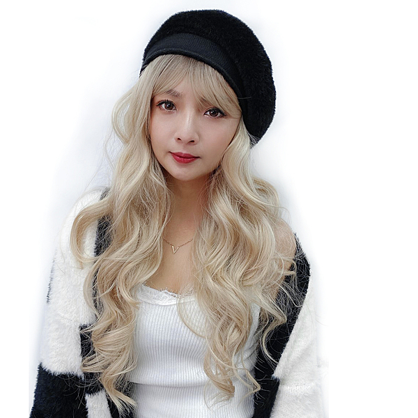 偏淺金的奶茶色，頭頂經過特殊處理，刻意染出布丁頭，更顯逼真！電棒效果的層次捲髮,顯白又甜美