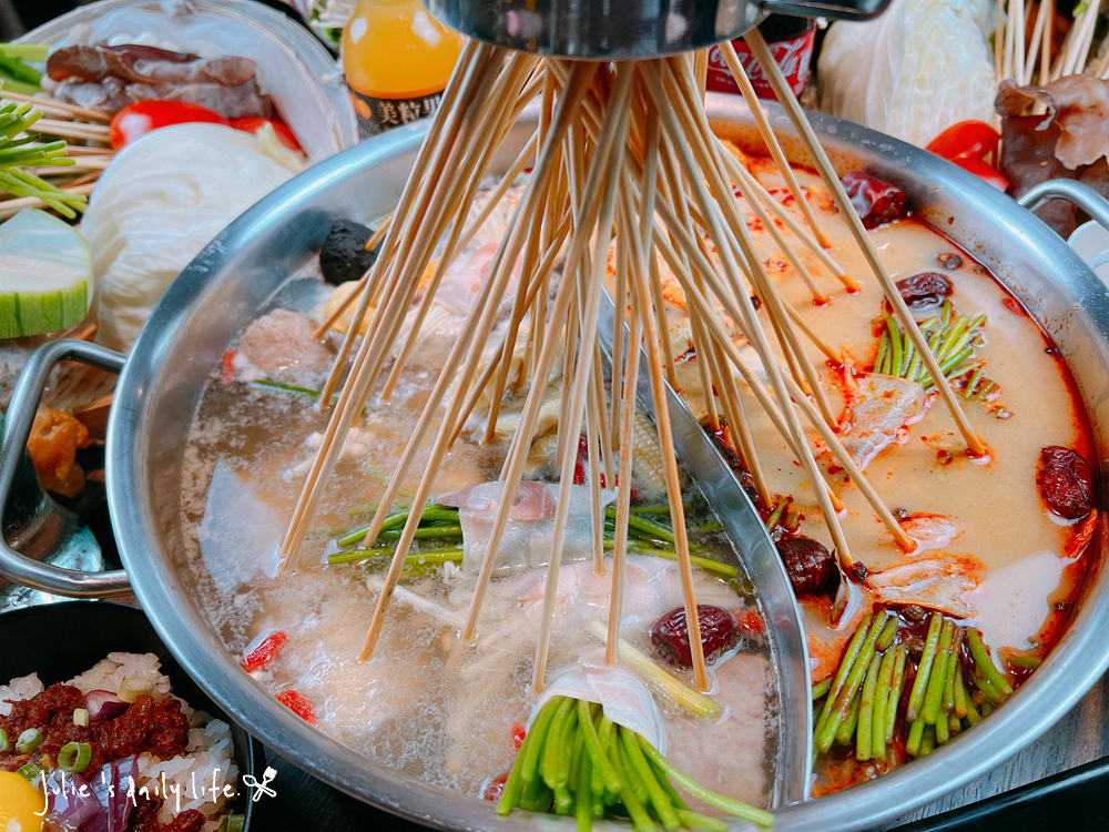 498吃到飽,串串,台啤,吃到飽,哈根達斯,嚕串節,巴適,巴適經典麻辣鍋,巴適經典麻辣鍋林口店,林口,火鍋,菜單,鴛鴦鍋,麻辣火鍋 @跟著Julie一起走吧