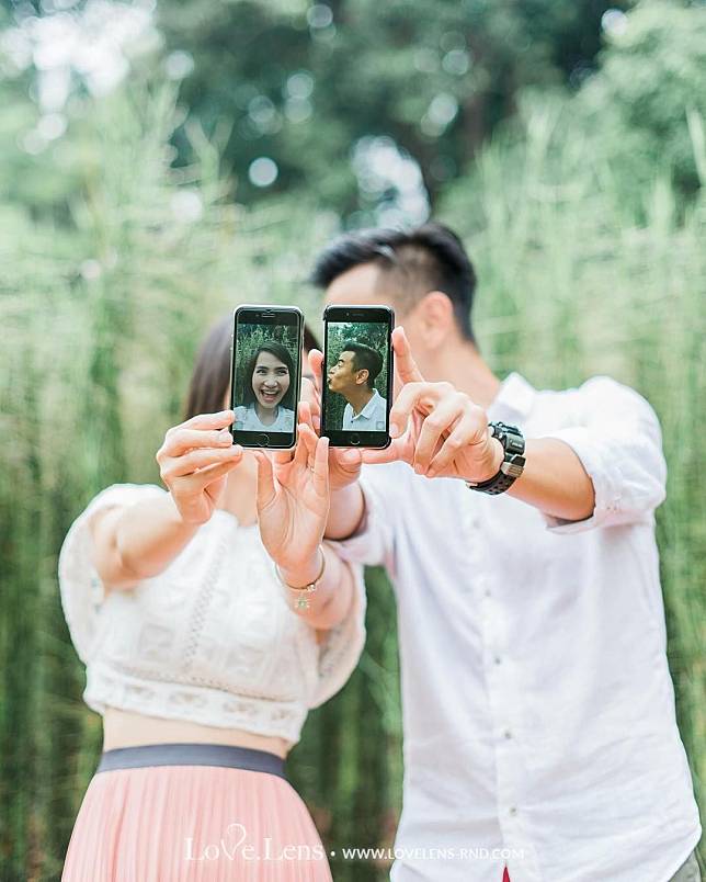13 Foto Prewed Romantis ala Seleb yang Gak Banyak Properti