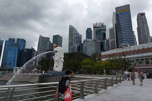 Singapore Faces Bigger Contraction As Malaysia Shuts Borders