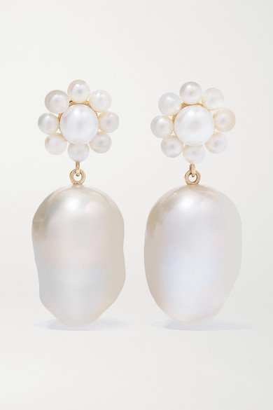 钉扣式，蝴蝶耳堵，佩戴须有耳洞 - 淡水珍珠产地：中国 - NET-A-PORTER 是责任珠宝业委员会认证会员 - 已故丹麦作家 Karen Blixen 曾在南非拥有一幢精美又温馨的
