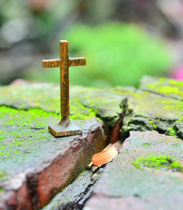 Carved Life雕琢系列產品精神是要呈現當耶穌活在我們生命中時，我們的生命就如美國知名童話：「三棵樹的夢想」故事中的橄欖樹一樣，由原本被世人認為毫無價值的馬槽搖身一變成為裝了上帝獨生子的珍貴器皿