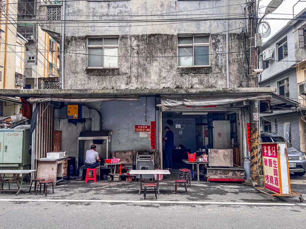 在地傳奇路邊攤！全台６家超人氣烤香腸：廟口超狂香腸瀑布、熟客狂買50條