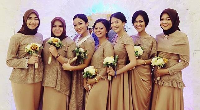Elegan, Ini 19 Seragam Bridesmaids Terbaik yang Bisa Ditiru