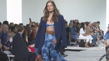 MK大叔最懂女人心，脫下西外就可以搭機去海島渡假啦～