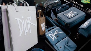 竟然還有包包！Dior x Stussy 聯名包款全系列曝光，網友：「我聞到炒價的味道⋯」