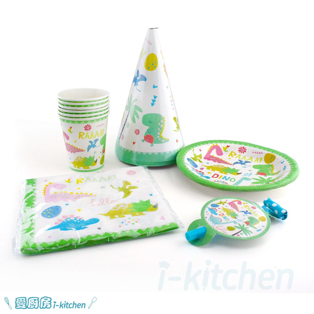 名稱：派對用品 卡通龍5套組數量：7吋紙盤x6入/紙杯x6入/紙巾x10張/派對帽x6入/派對哨子x6入材質：印刷白卡紙、紙漿規格：紙盤Φ18cm紙杯Φ11.5(高)x7.3(口徑)cm哨子長Φ13.