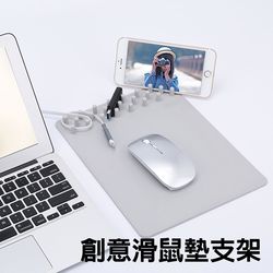 ◎◆滑鼠墊結合收納功能|◎◆桌面收納更簡潔便利|◎◆邊緣20cm刻度尺設計◆名稱：創意辦公滑鼠墊◆材質：TPU◆顏色：深灰、淺灰◆產品尺寸：271*205*20mm◆重量：約245g◆產地：中國