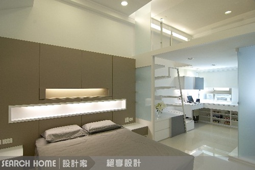 樓梯下方的多機能設計