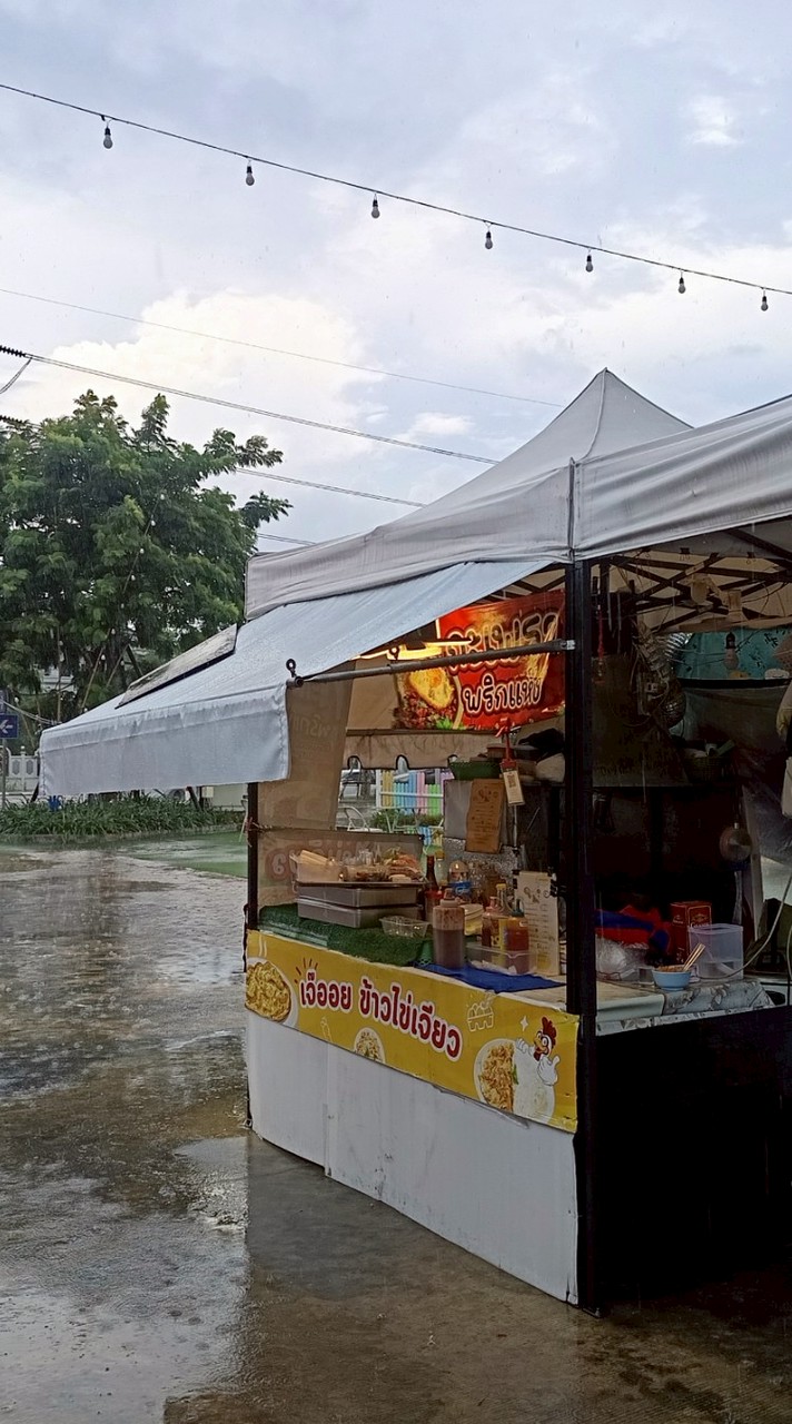 ร้านข้าวกระเพราพริกแห้งไข่เจียวโรบินสัน