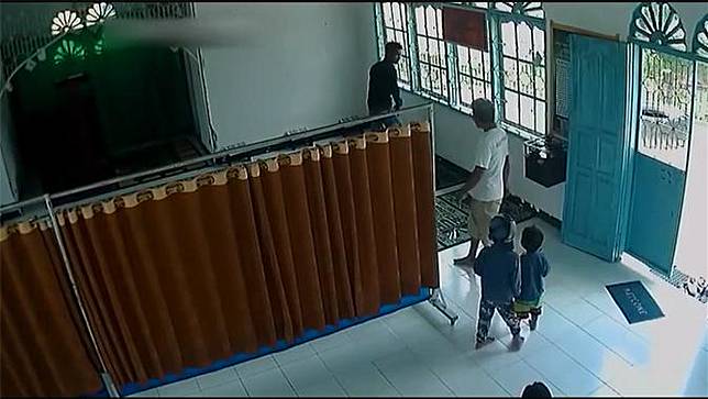 Ilustrasi pencurian kotak amal