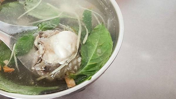 【台北美食】王功鮮蚵之家-超便宜小吃店！高麗菜飯只要２０元就能吃到