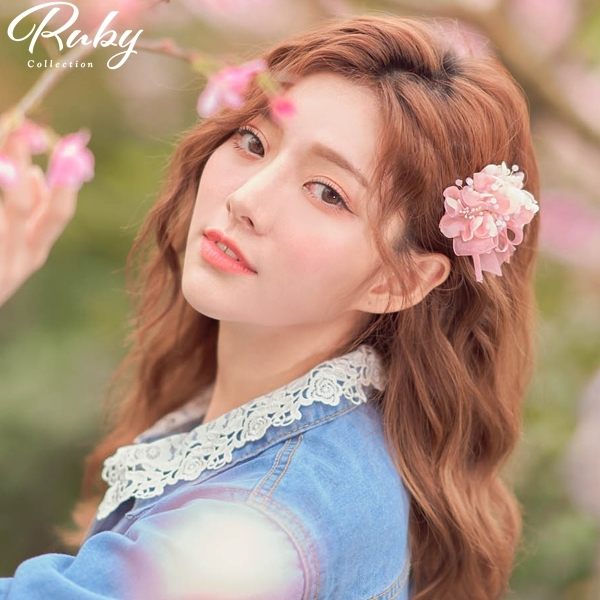 髮飾 韓國直送‧璀璨花朵水鑽短版髮夾-Ruby s 露比午茶