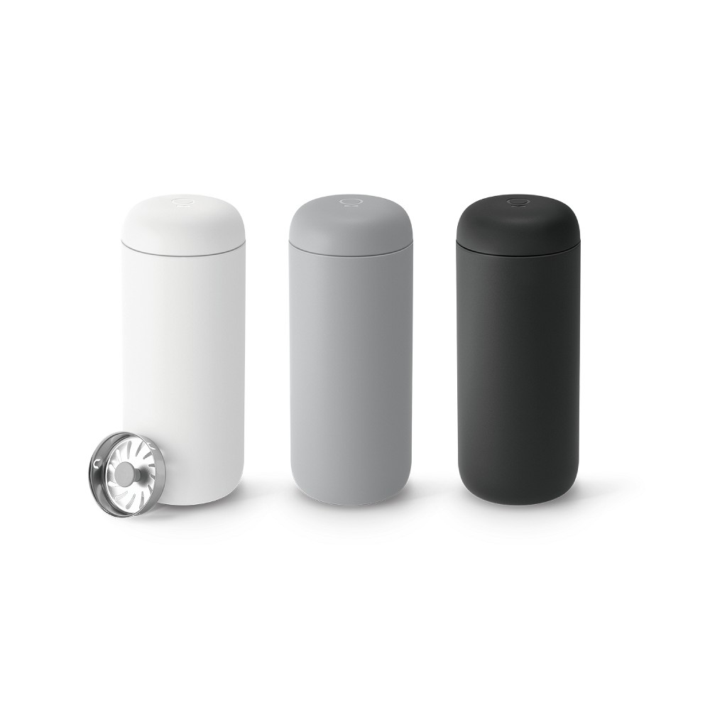 輕盈攜帶不負重，隨時帶著走數量：1入顏色：磨砂黑 | 霧面白 | 清水灰容量：8oz (237ml) ｜12oz(355ml) ｜16oz(473ml)材質：瓶身：304 頂級不鏽鋼18/8瓶內：陶瓷