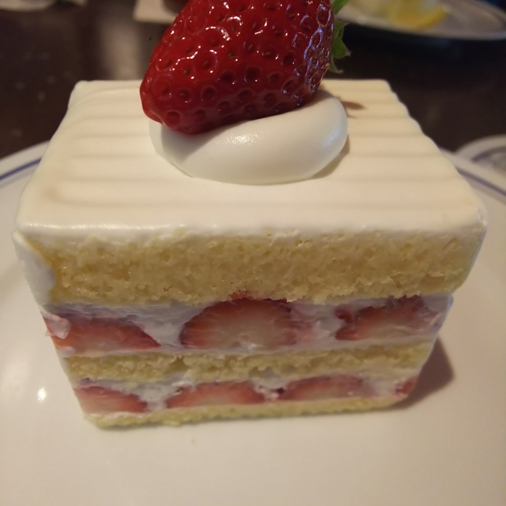 ユーザーが投稿したストロベリーショートケーキの写真 - 実際訪問したユーザーが直接撮影して投稿した茶山台カフェパパスカフェ 泉北高島屋店の写真