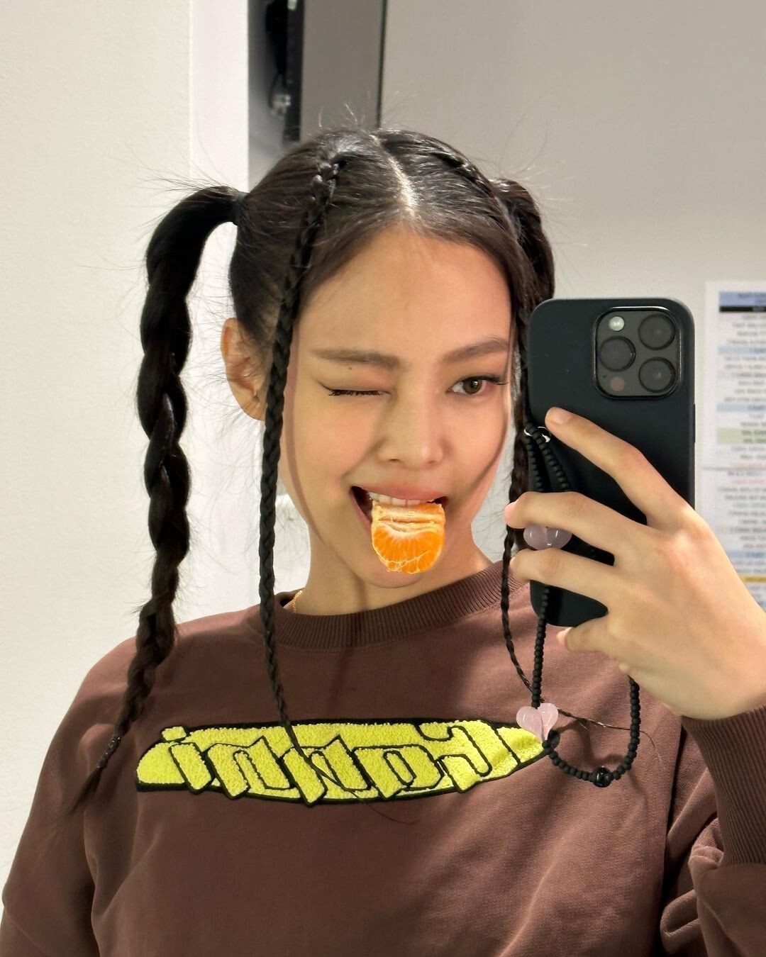 獲得月品牌排名一位數最多的六位女偶像，她三倍斷層冠26個月，全韓國最紅的女人！